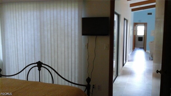 Building Photo - 4011 SW 2nd Ave