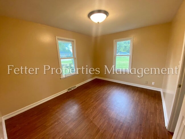 Building Photo - 4 Bedroom Home!