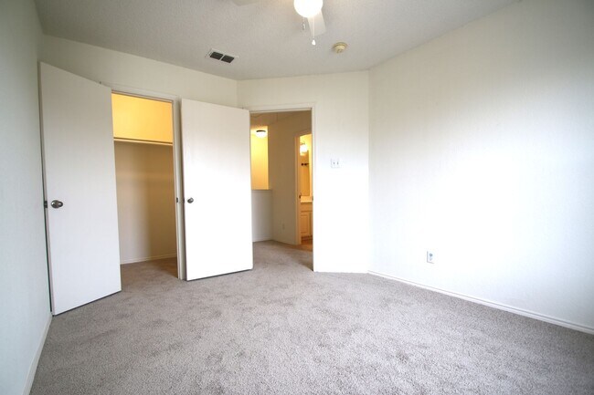 Building Photo - Upgraded 3BR Home | Granite Kitchen, High Ceilings & Gated Backyard | Minutes to Downtown Fort Worth