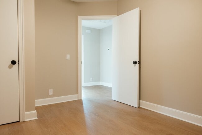 Building Photo - 332 Guilford St