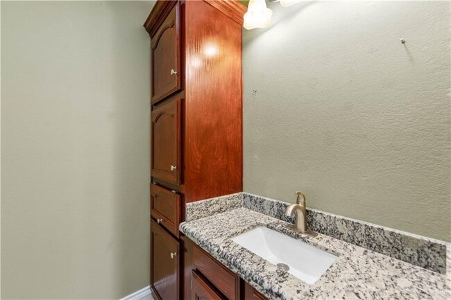 Building Photo - 3005 Treasure Haven Dr