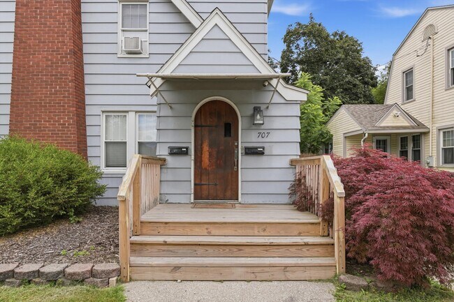 Building Photo - 707 Harrison St