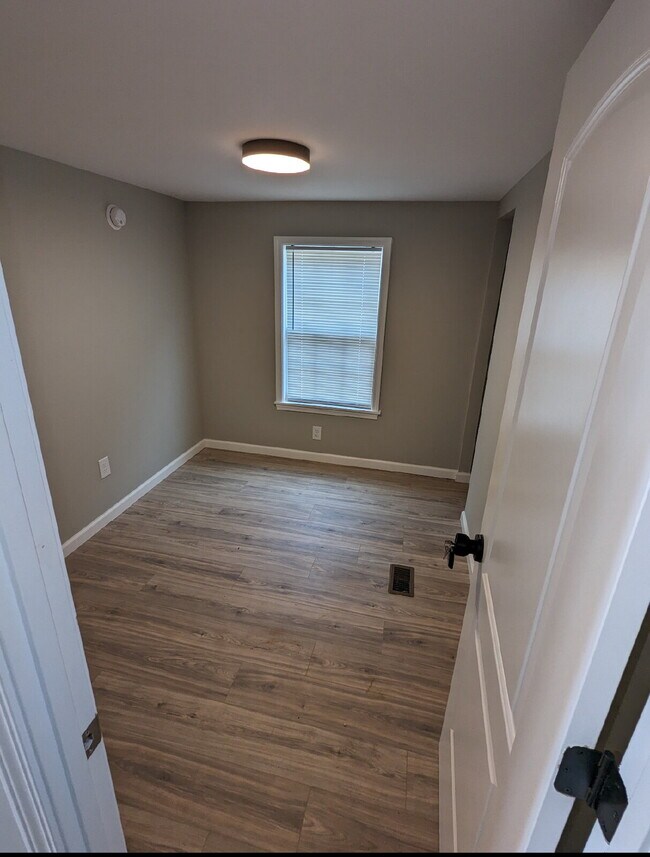 Building Photo - Affordable Co Living 2 Bedroom 1 Bathroom Home Available Now $850/mo rent