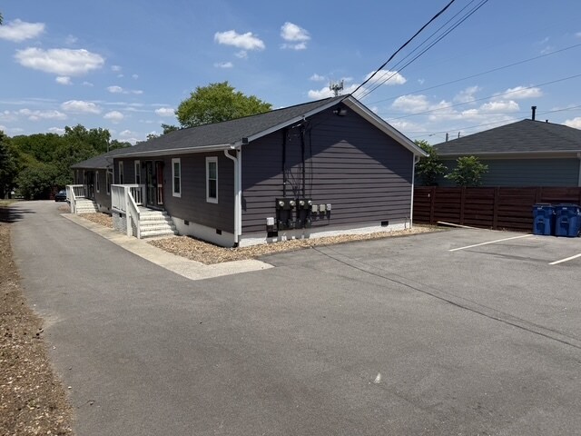 Building Photo - 407 Bledsoe Ave