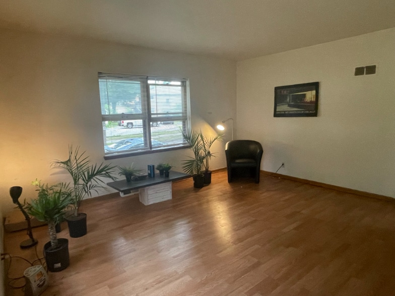 Building Photo - 3411 S Howell Ave