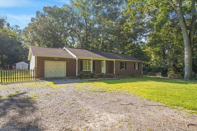 Building Photo - 8170 Linda Ln