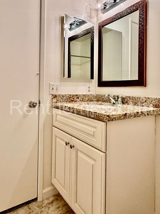 Building Photo - 13534 Longfellow Ln