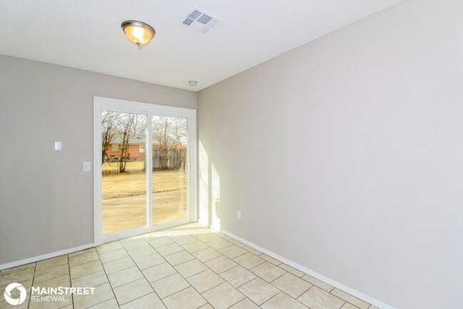 Building Photo - 704 W HILLCREST DRIVE, MUSTANG, OK 73064