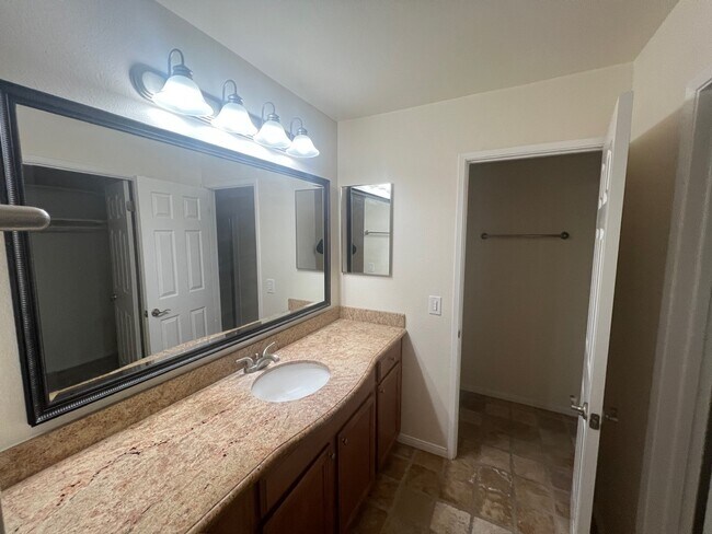 Building Photo - 539 Woodside Oaks