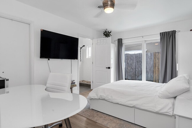 Building Photo - 2233 SE 15th St