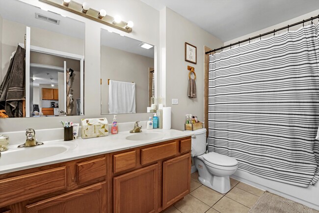 Building Photo - 3423 Ridgeland-304