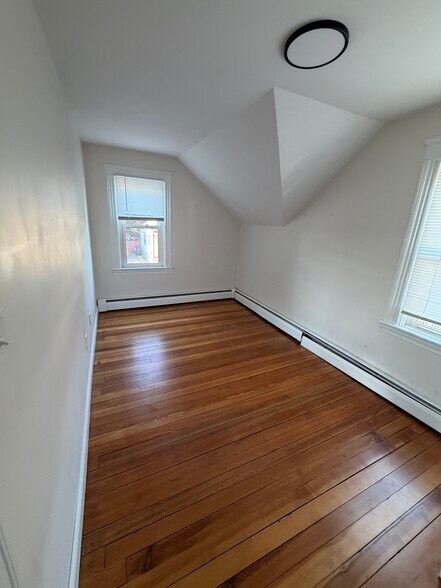 Building Photo - 277 Mauran Ave