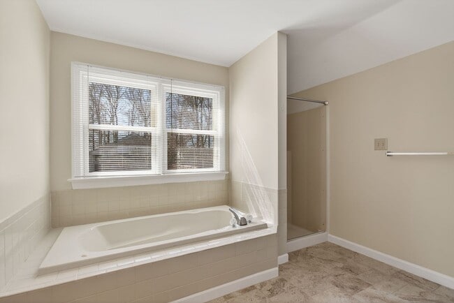 Building Photo - 5 Bed, 2.5 Bath Home in the Heart of Red Mill Farms