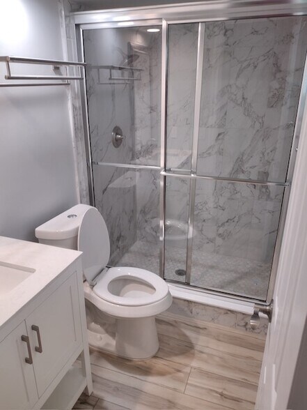En Suite bath - 5255 Tower Dr