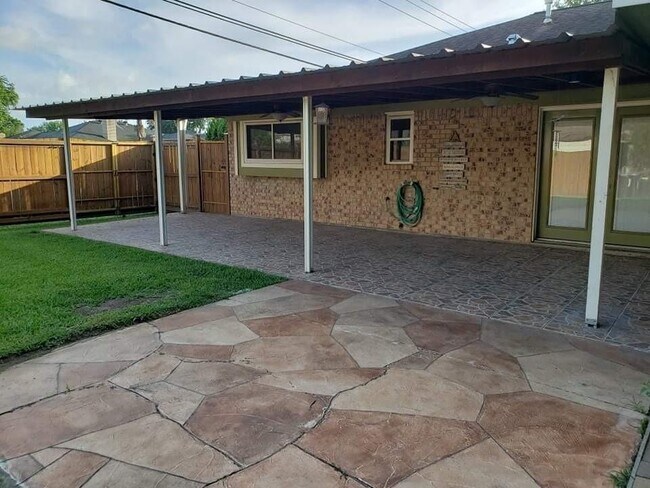 Building Photo - 3461 Hickory Ln