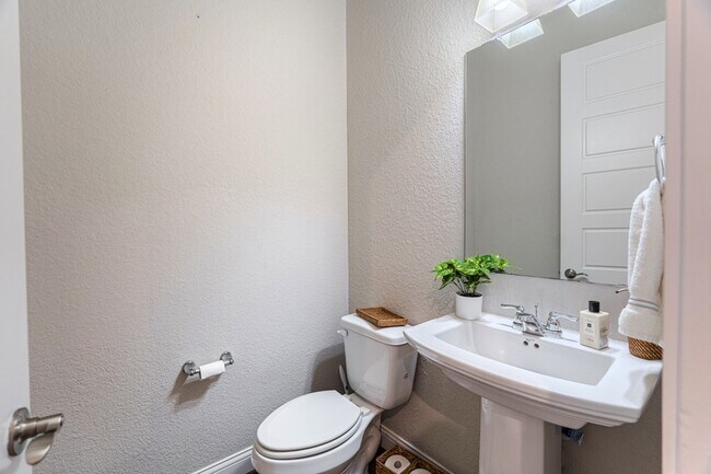 Building Photo - 25403 Angelwood Springs Ln