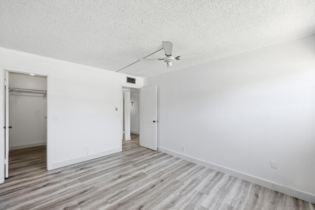 Building Photo - 452 Normandy Ln