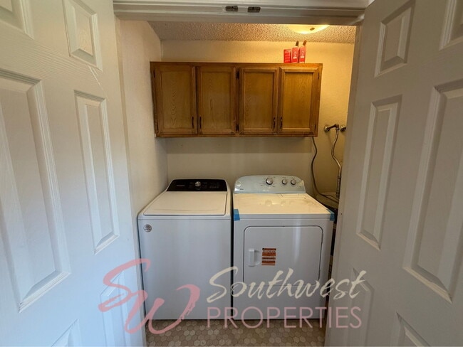 Building Photo - Spacious 3-Bedroom Home in an Established Neighborhood