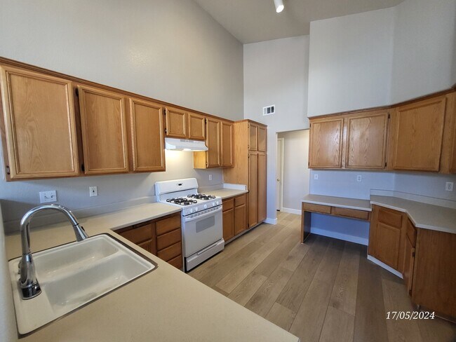 Building Photo - 2817 N Porcupine Flat St