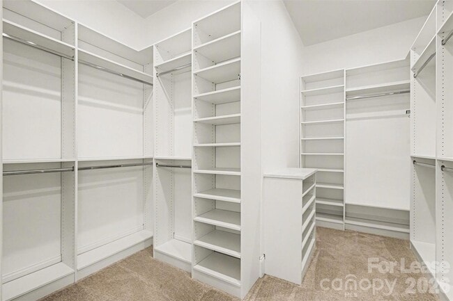 Building Photo - 2026 Lake Como Dr