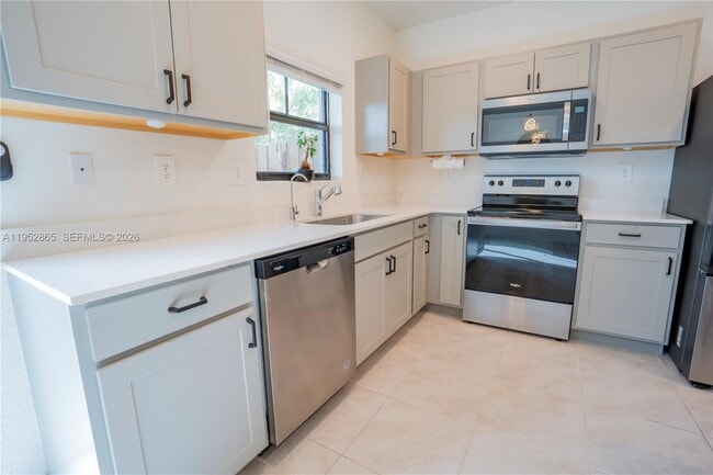 Building Photo - 528 NE 1st St