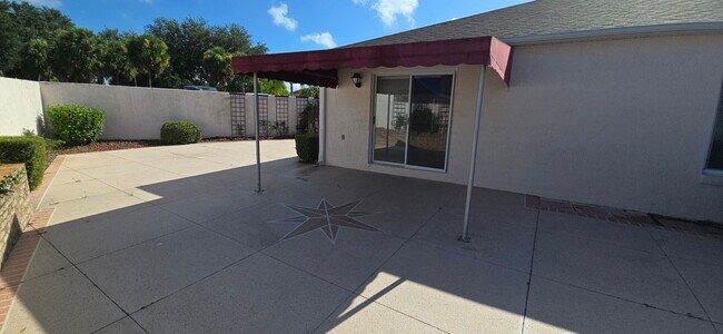 Building Photo - Prime Location – Just Minutes from Lake Sumter Landing and Spanish Springs!