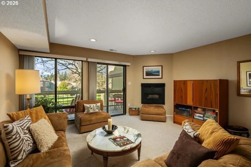 Building Photo - 1655 NW Lakeway Ln