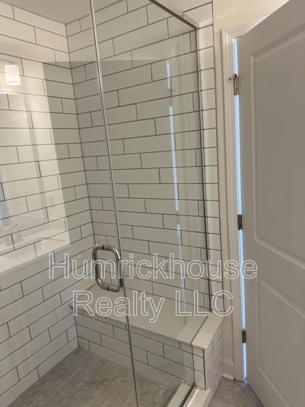 Building Photo - 1027 S Point Rd