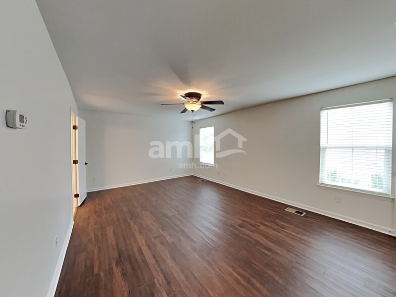 Building Photo - 7184 Kenyon Dr