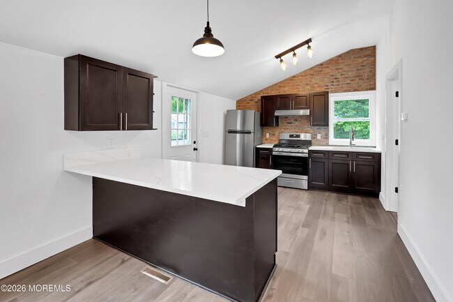Building Photo - 105 Owens Ave