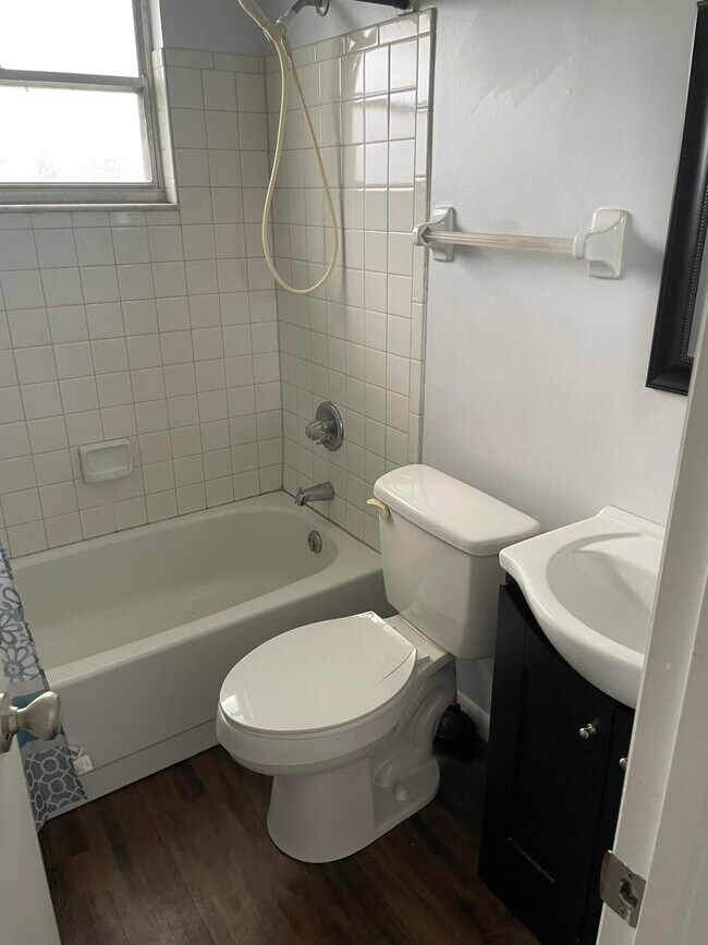 Building Photo - 1757 SW Cameo Blvd