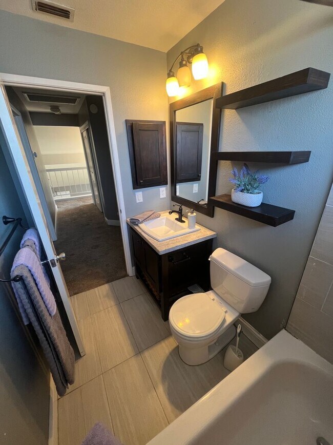 Building Photo - Nice 3 bedroom family home for rent in great Rocklin location