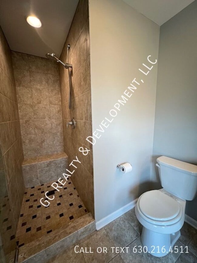 Building Photo - 54 Lakeview Pl