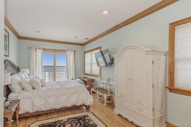 Building Photo - 672 Dune Rd