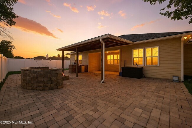 Building Photo - 1002 Wetland Ridge Cir