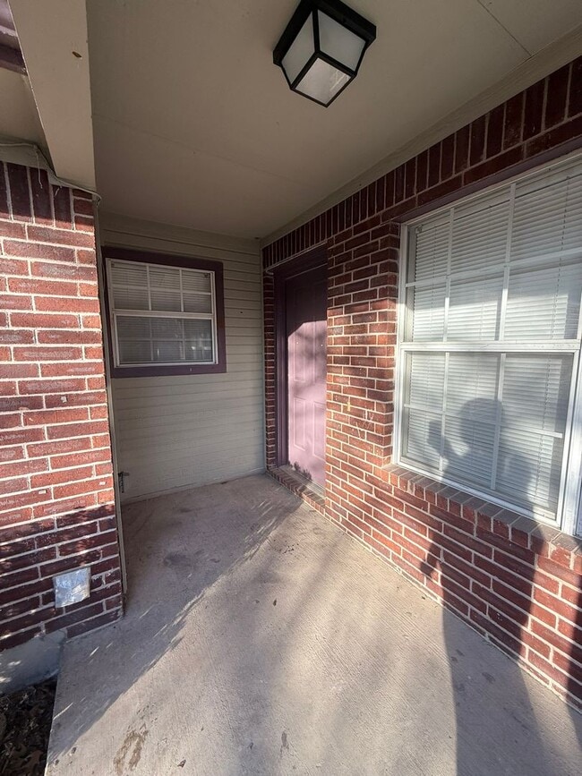 Building Photo - Yik Properties #1 (1904 Alex Ave)