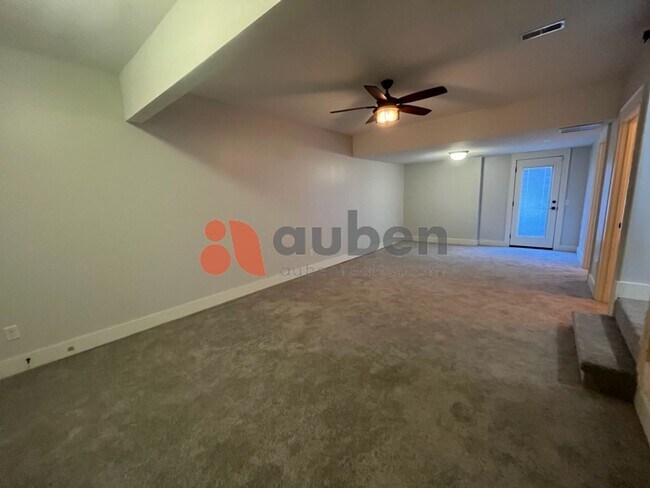 Building Photo - 7302 Klingler Ln