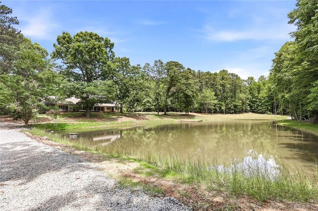Building Photo - 3735 Smithtown Rd