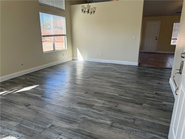 Building Photo - 708 Cozy Canyon Dr