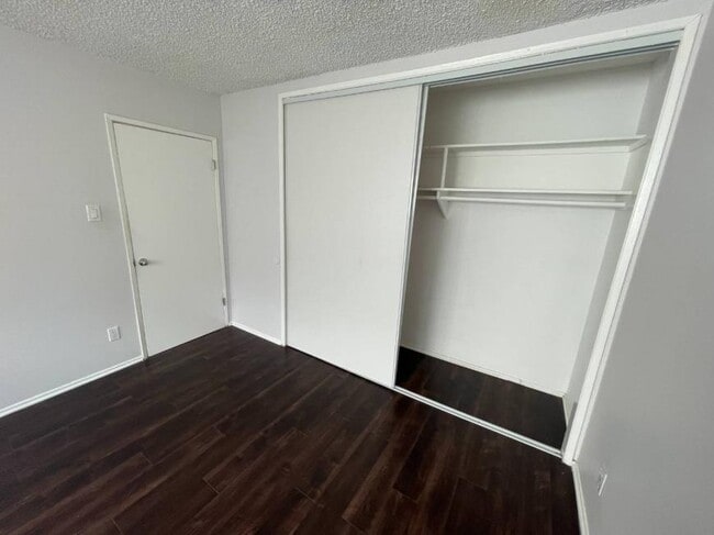 Building Photo - 1.0 bedroom in Canoga Park California 91304