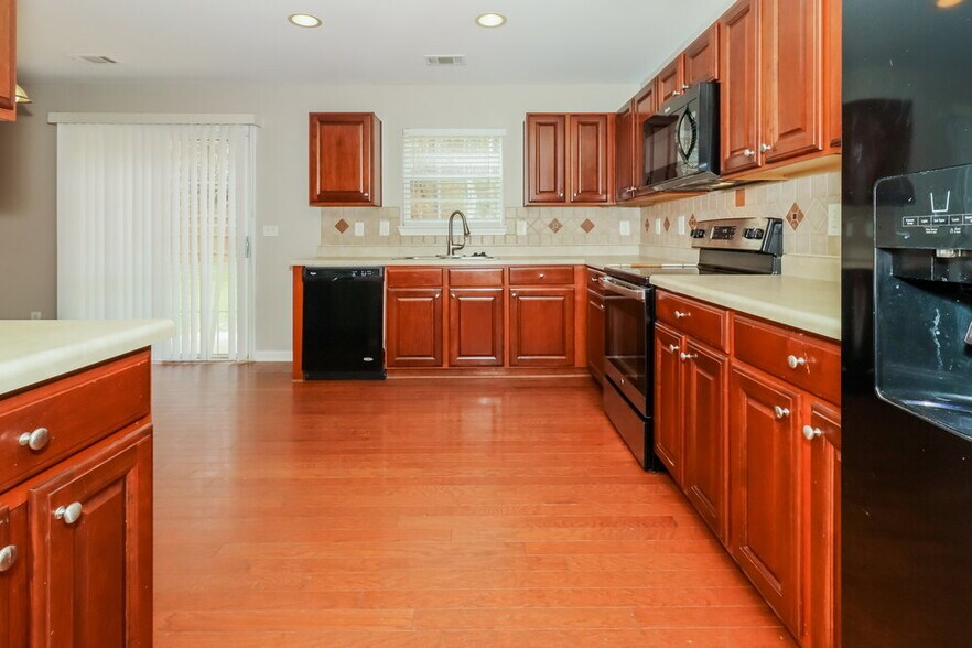 Building Photo - 3060 Whittier Way