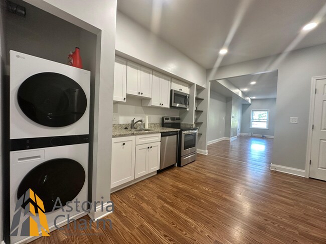 Building Photo - Updated 2 Bedroom 1.5 Bath Home with Deck,...