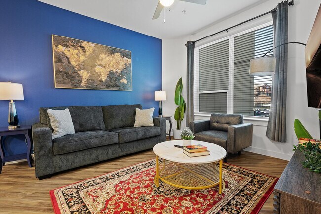 Primary Photo - 2425 E Riverside Dr