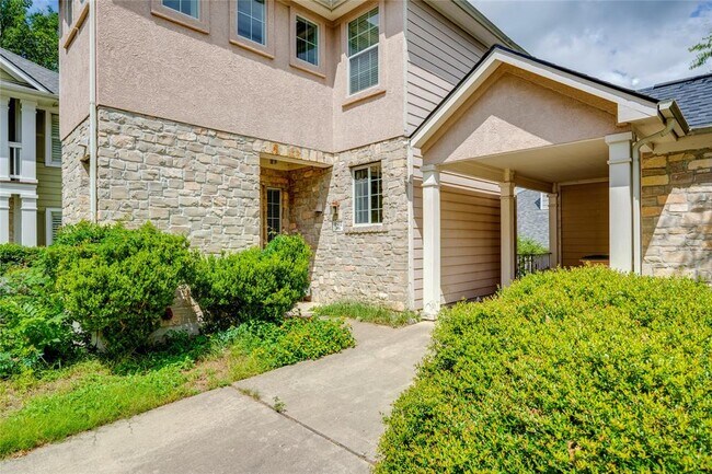 Building Photo - 1802 Village Oak Ct
