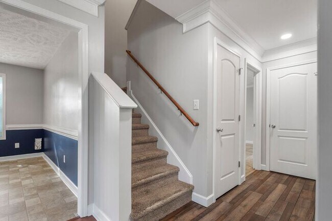 Building Photo - 4 Bedroom 2.5 Bath Home