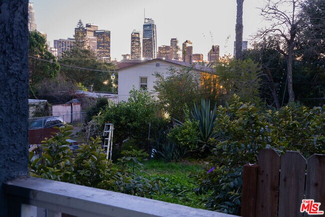 Building Photo - 346 Laveta Terrace