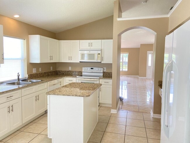 Building Photo - 4 bd/ 2 ba Single Family Home in Kissimmee near the Loop