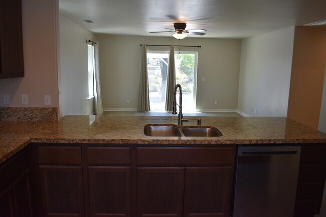 Building Photo - 524 Janell Ct