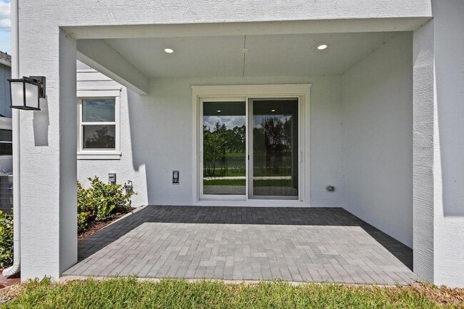 Building Photo - 4520 Longwood Lk Sq