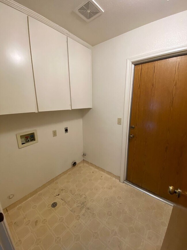 Building Photo - Lovely home for Rent in NW Visalia, located in the Oak West Neighborhood. Coming soon